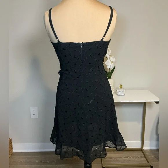 Storia Black Lace Backless Dress - Picture 2 of 7